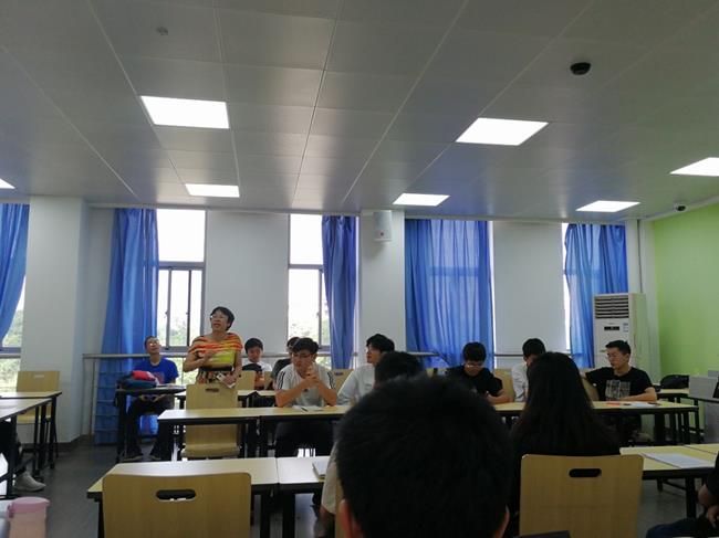说"变"则辩-探秘电气工程学院赵莉华老师《电机学》辩论课堂