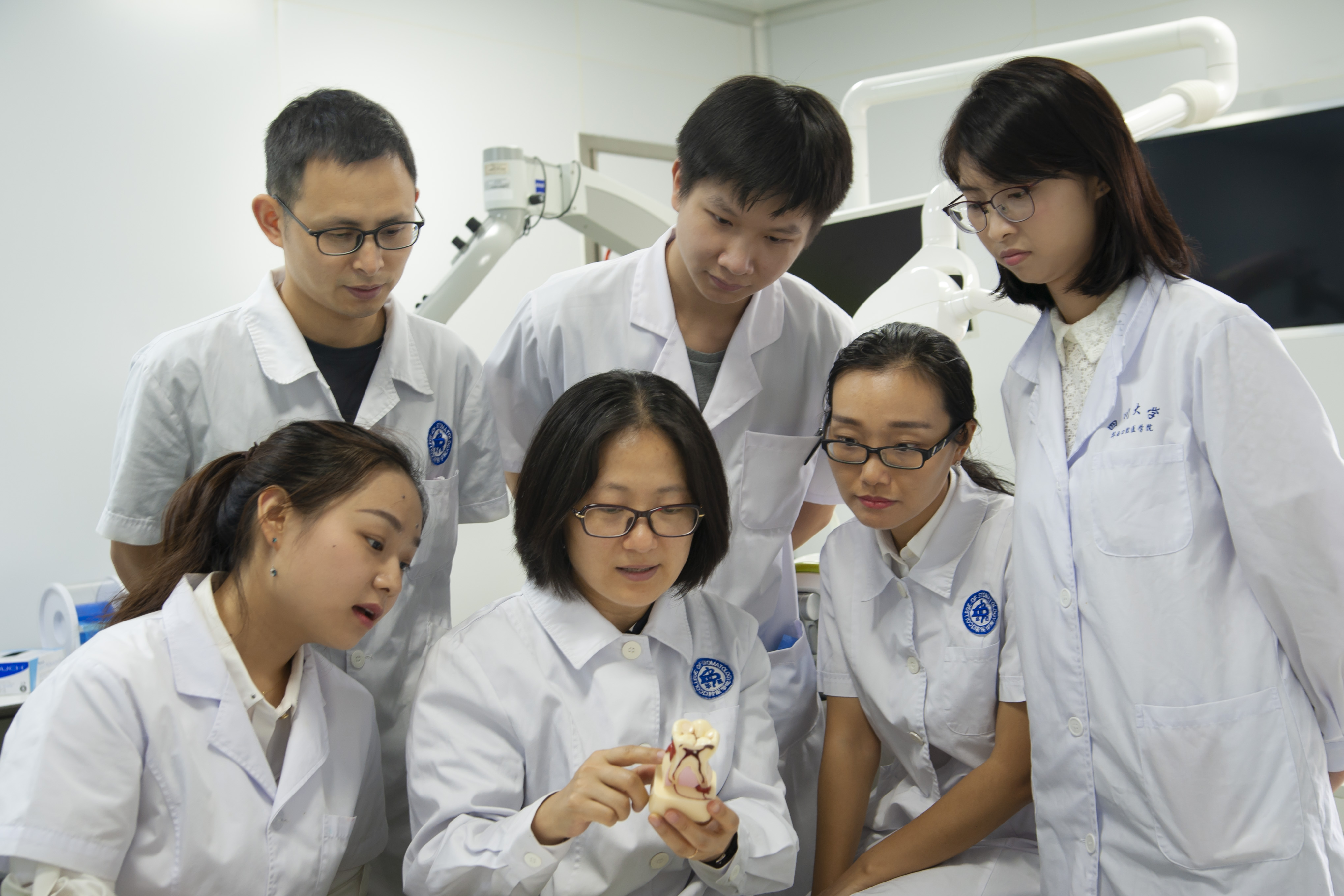 我校华西口腔叶玲教授荣获第十六届中国青年科技奖