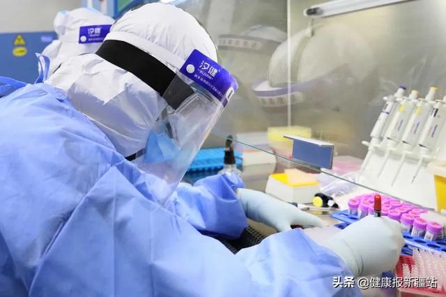 【健康报】4小时完成实验室改造 华西助力新疆人民医院日核酸检测量可
