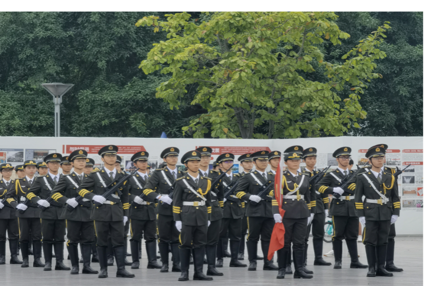 我校举行庆祝中华人民共和国成立72周年升国旗仪式