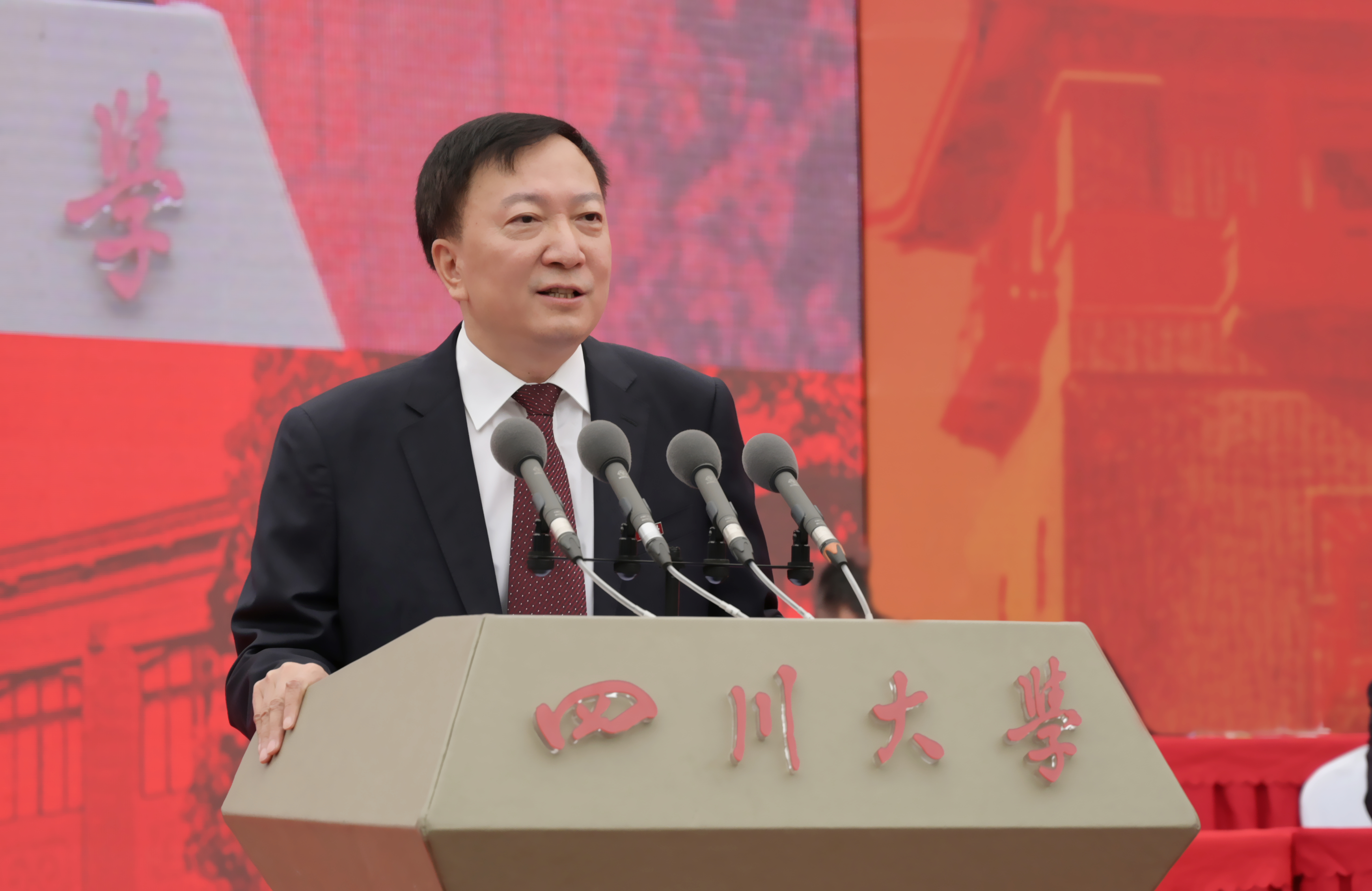 研究生如何做到精而广——校长李言荣在2020级研究生开学典礼上的讲话